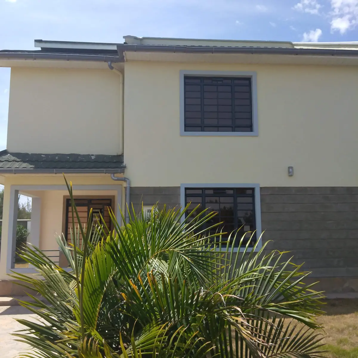 4-Bedroom House with DSQ, Cabro Paving, and Private Garden